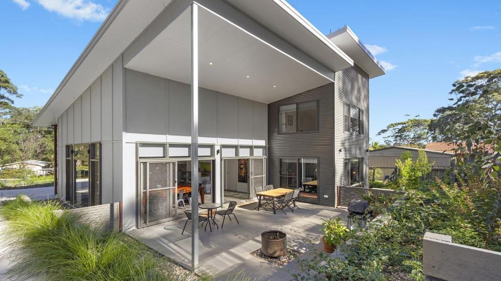 Mossy Point House | Annetts Parade Mossy Point Beach House