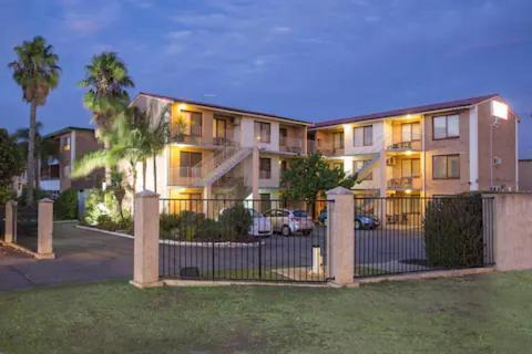 Rivervale Hotel | Apartment 16 Burswood