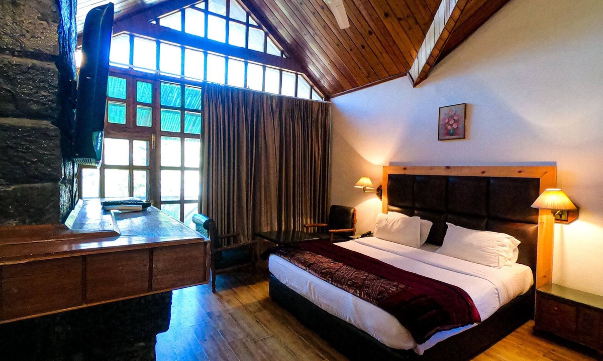 Mohal Hotel | Apple Valley Resort