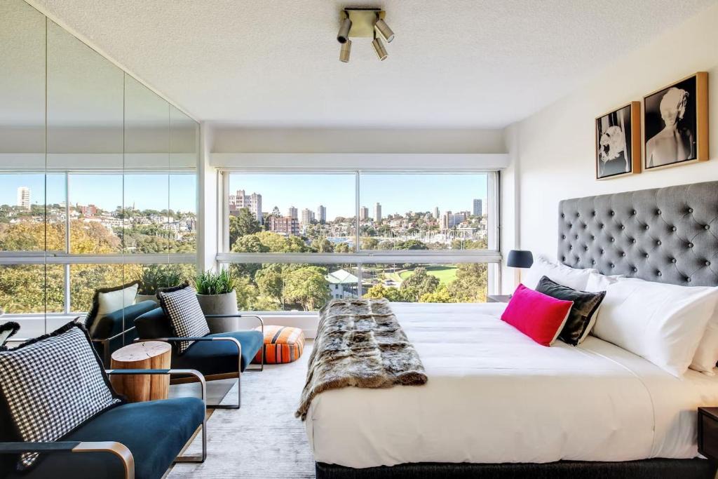 Rushcutters Bay Apartment | 'Aquarius Rising' Poolside in Rushcutters Bay
