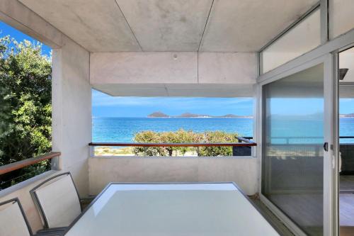 Hawks Nest House | Architectural Design on the Beach