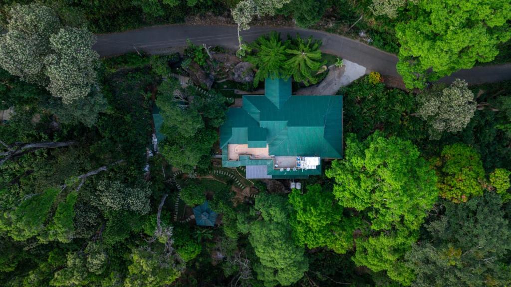 Pallivasal Hotel | Aroma Hills Resort Munnar