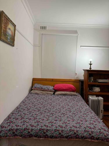 Ashburton House | Ashburton big Room with shared bathroom 1
