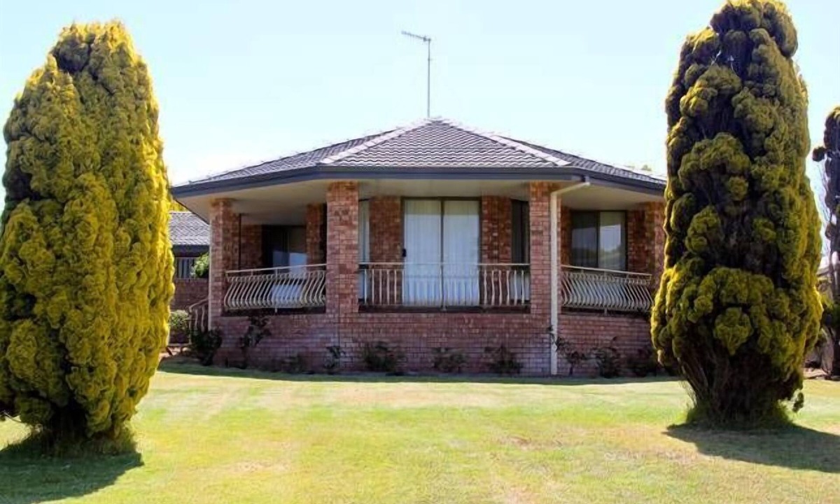 Augusta House | Augusta Holidays South West