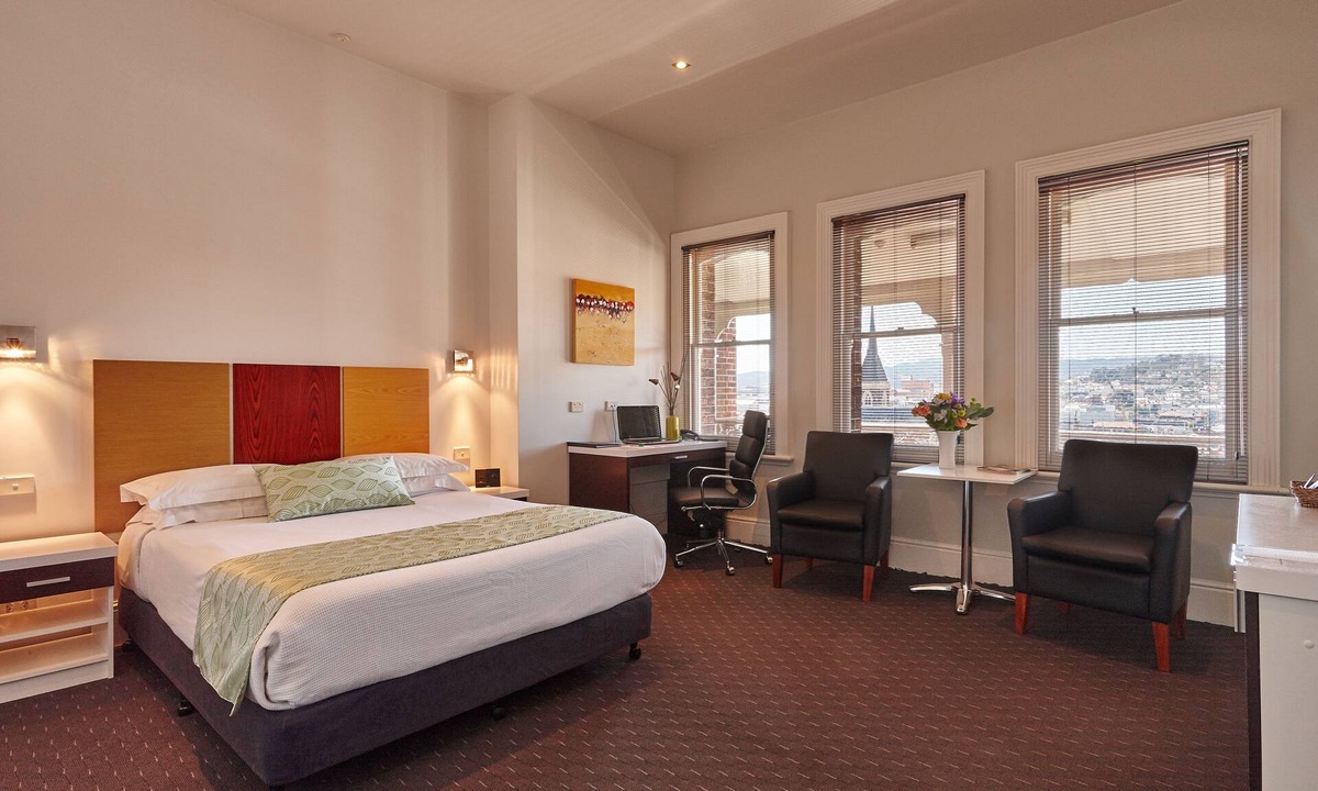 Launceston CBD House | Auldington Hotel