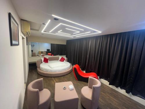 Aundh Hotel | Aundh Elite Stay