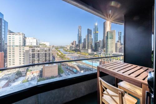 Melbourne Central Business District Apartment | Aura2107, CBD Entire 2 Bedroom Apartment with Balcony and Stunning Yarra River Views