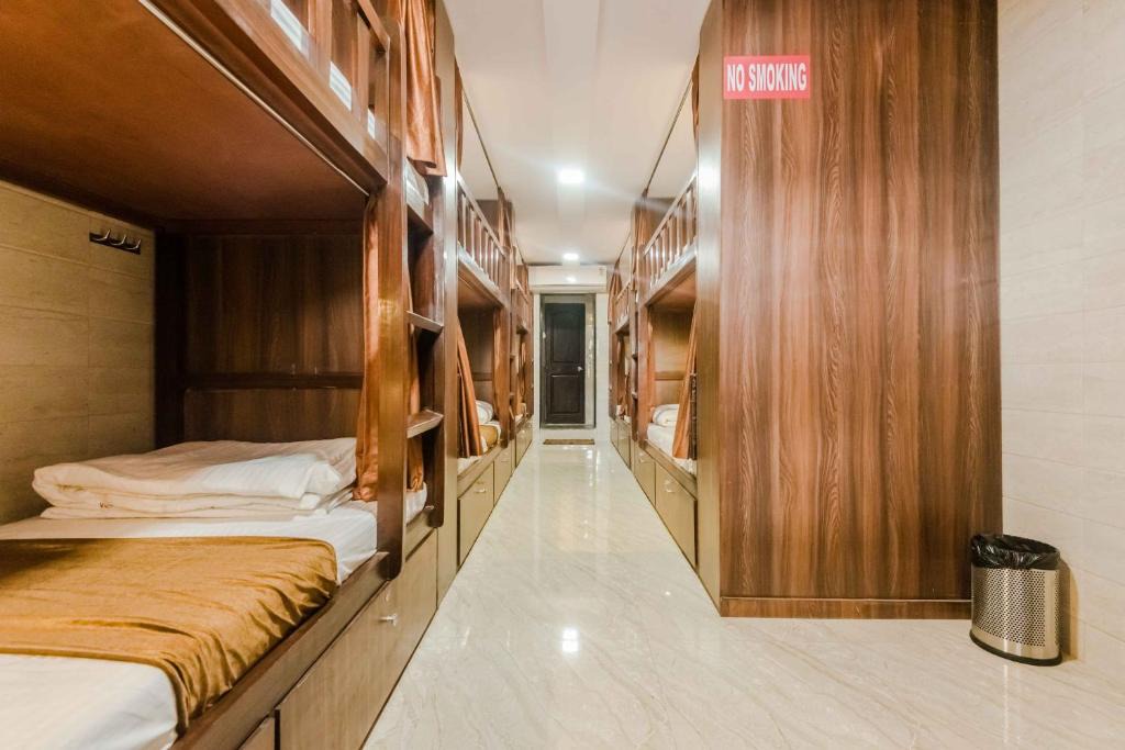 Sakinaka Hostel | Awesome Dormitory - Men only