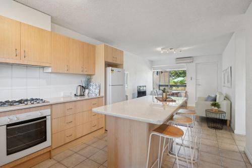 St Marys Apartment | Ayliffes Executive Apartment - Near Flinders