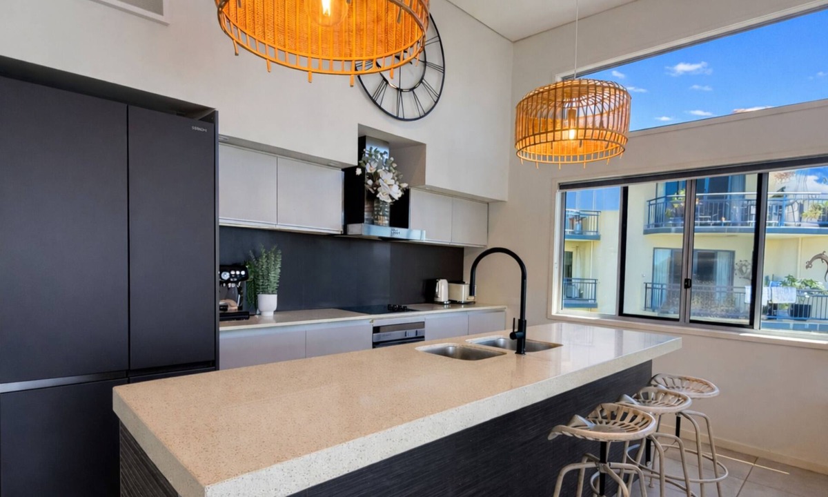 Maroochydore House | Azurea! Grand 7BR Riverfront Retreat Maroochydore