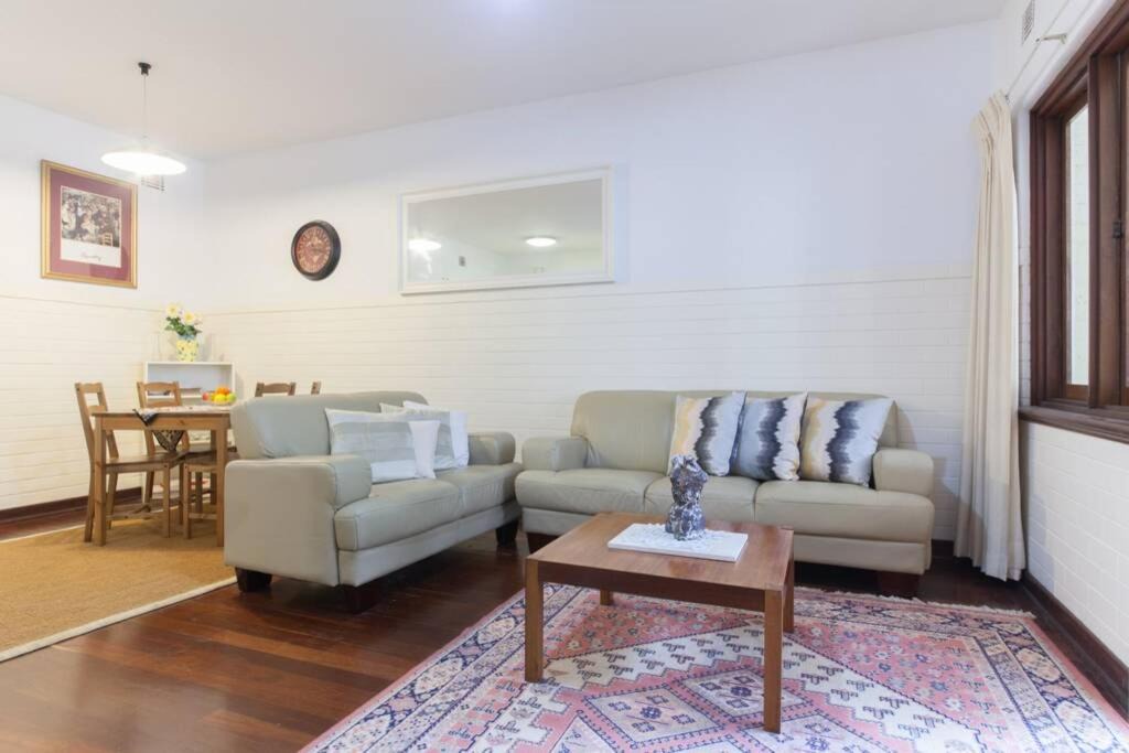 Crawley Apartment | B2 Crawley Apartment 1 BRM & Sleepout near UWA