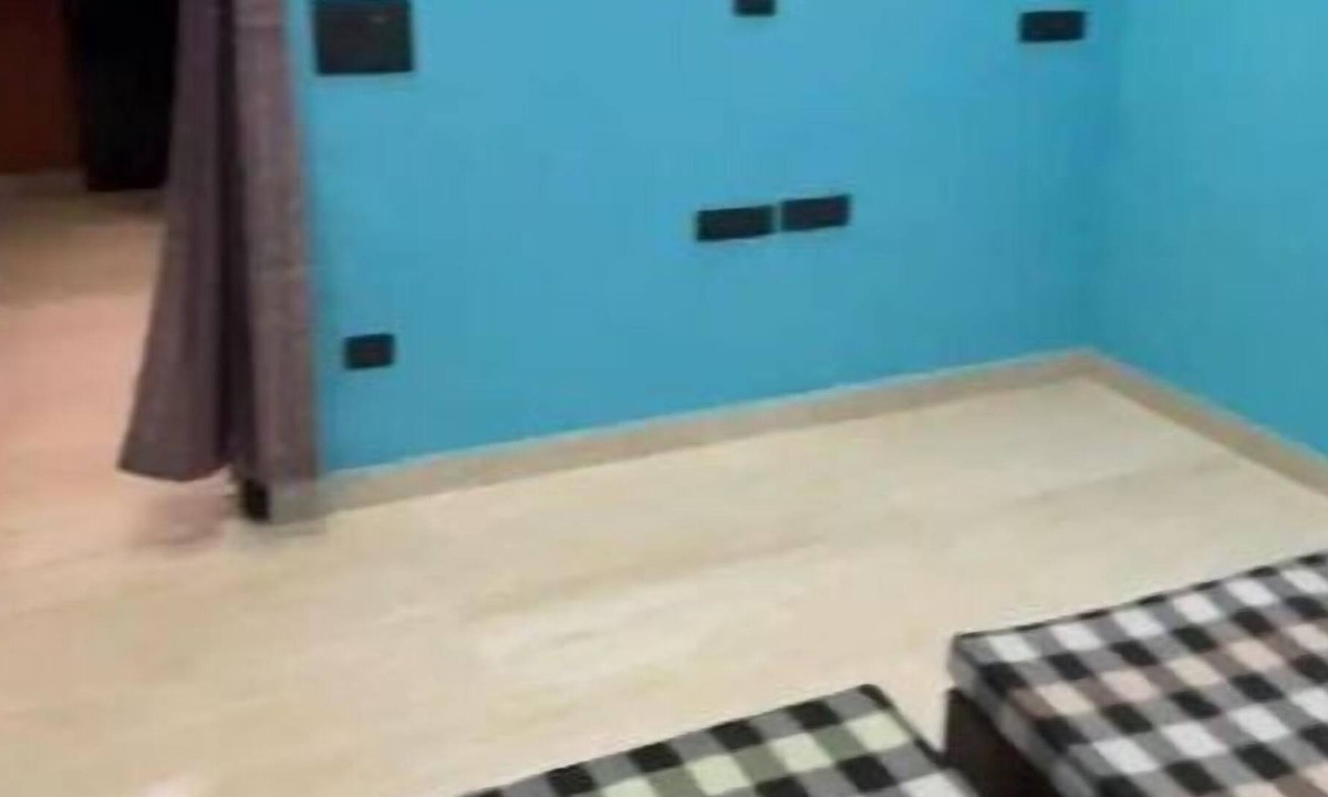 Gurugram Apartment | Babbu's Smart Residencies Blue Room