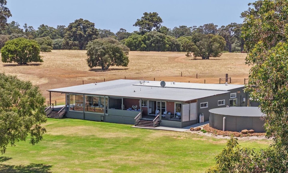Rosa Brook House | Bailey Estate Margaret River Lakeside Stay