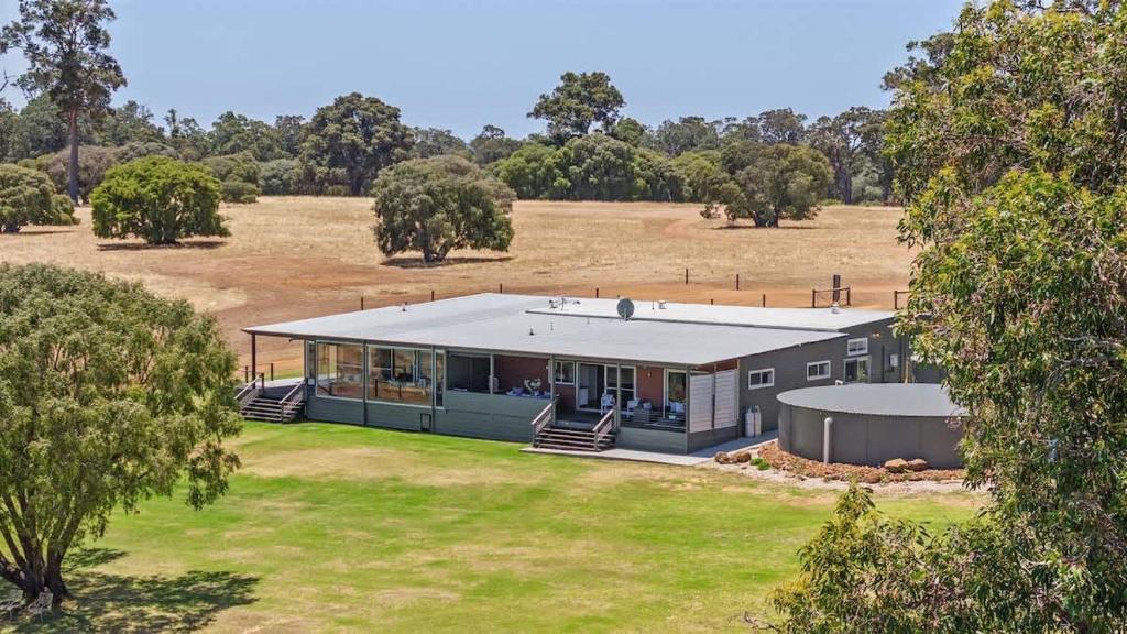 Rosa Brook House | Bailey Estate - Margaret River Lakeside Stay