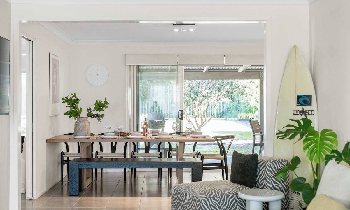 Narrawallee House | Barefoot Bungalow - Spacious Coastal Escape