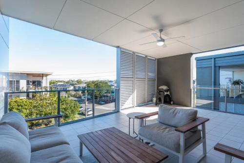 Bulimba Apartment | Barramul on the Park with Pool & Gym Access