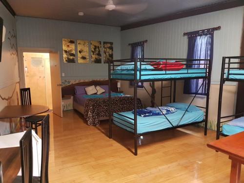 Batchelor Hotel | Batchelor Funny Bunny Farm