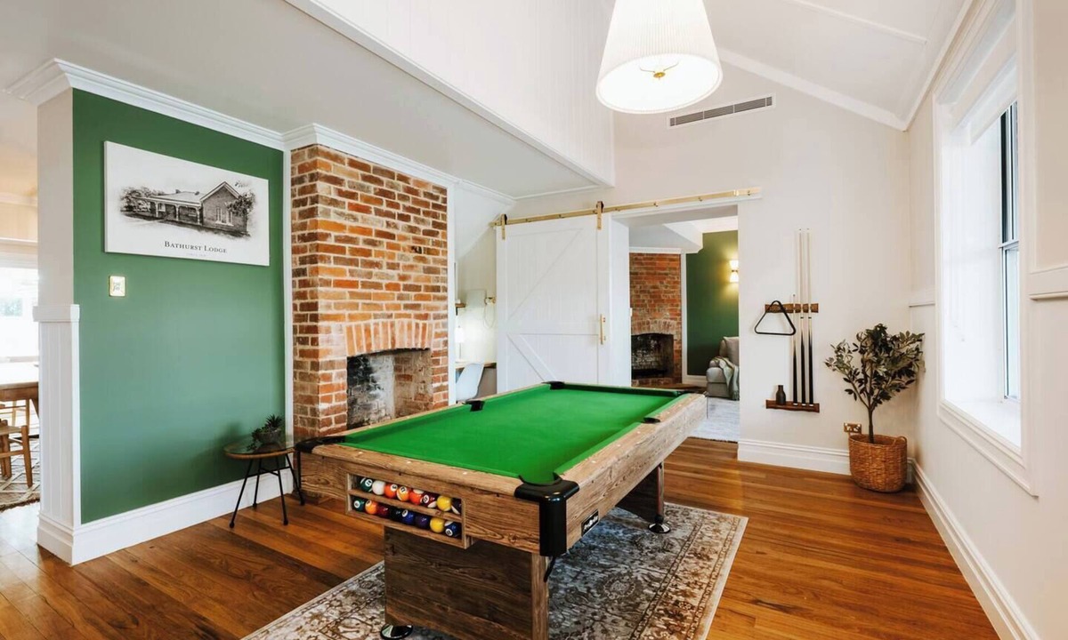 Central Mudgee House | Bathurst Lodge Historic Modern Retreat w Alfresco