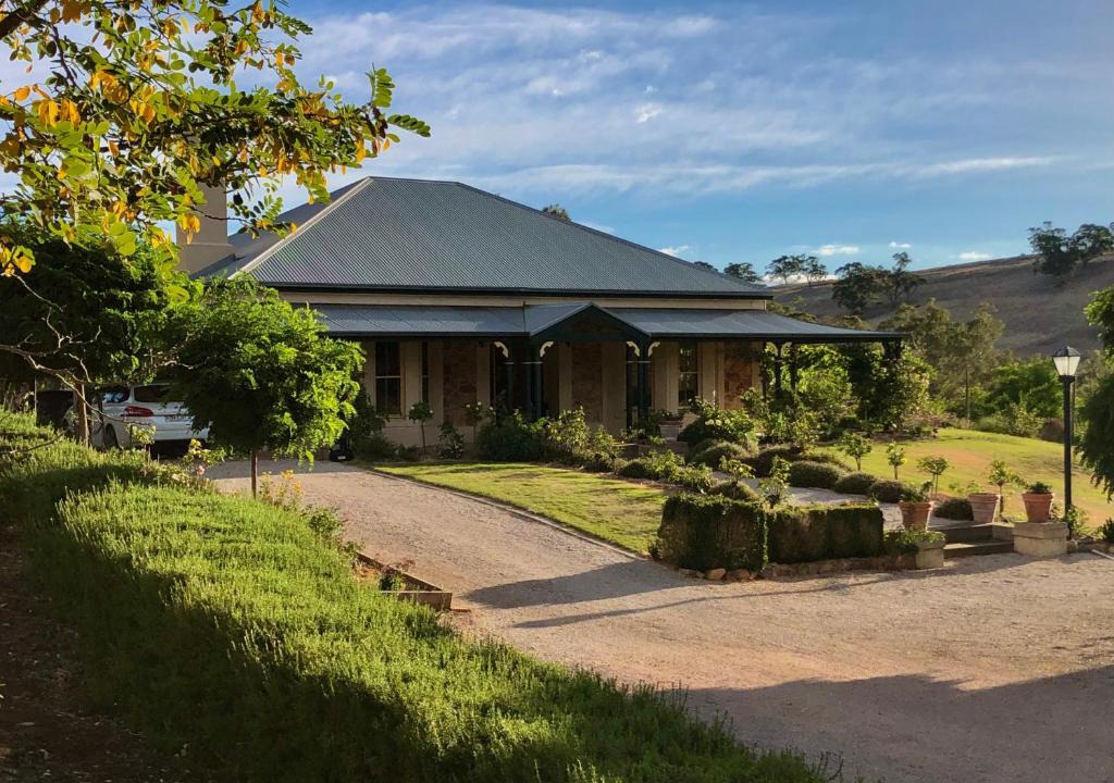 Upper Wakefield Bed & Breakfast | Battunga Cottages