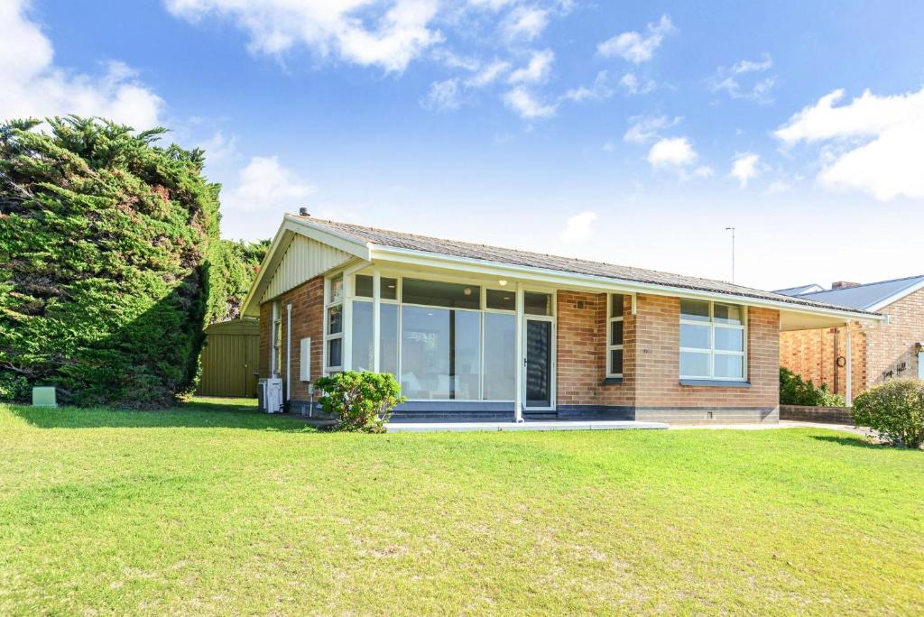 Encounter Bay House | Battye Cottage Beautiful Sea Views All Year Round