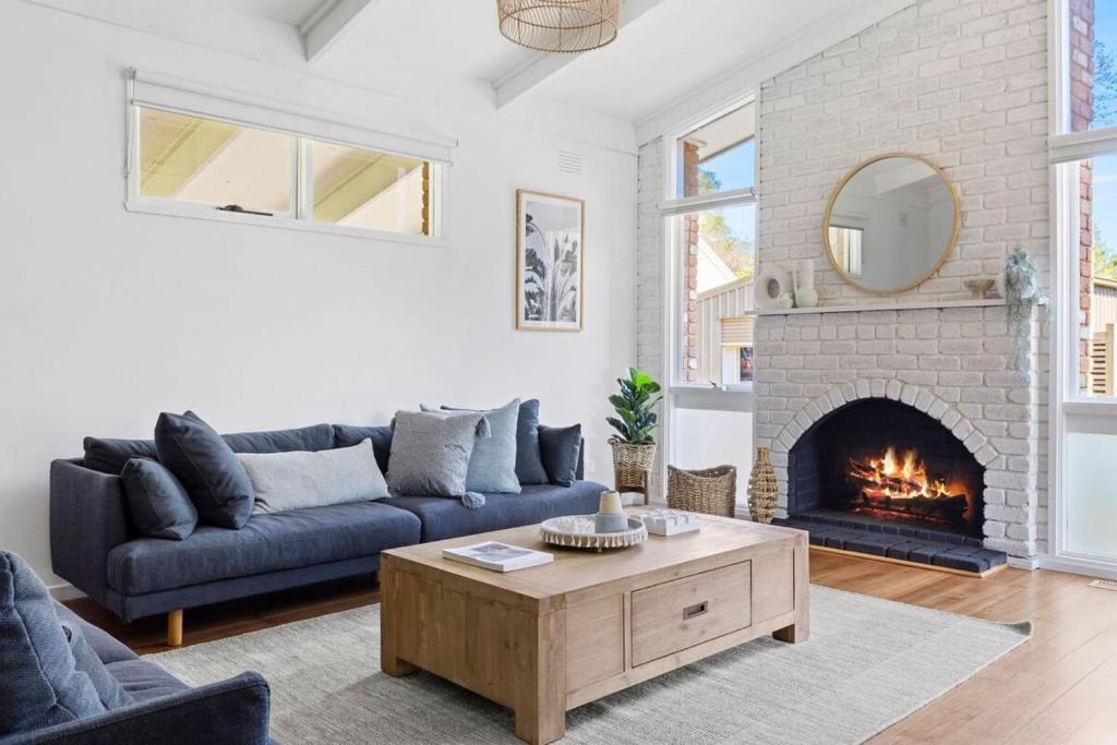 McCrae House | Bayside Retreat - Cosy Fire Beach Games Room
