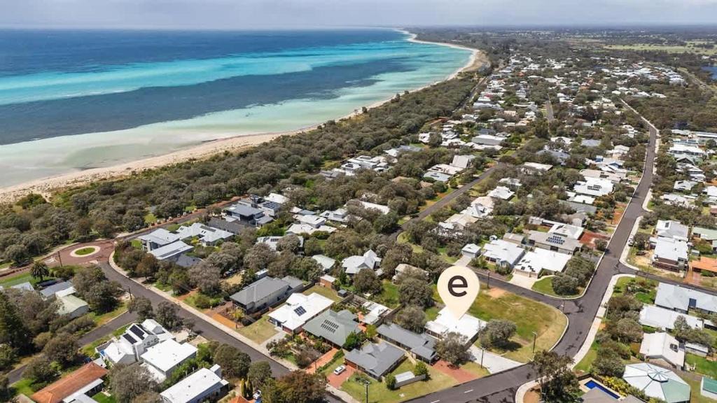 Dunsborough House | Bayside - Serene Haven near the Town Centre and Beach