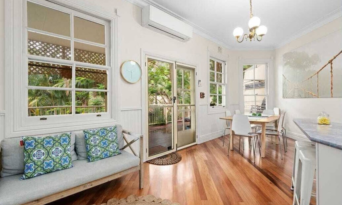 Korora Villa | Beach 2 mins, 15+ guests, Pet and Children, Pools
