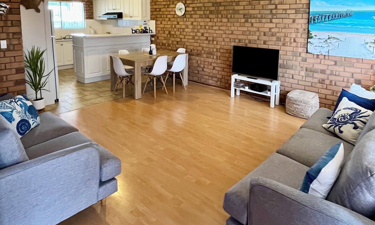 Silver Sands House | Beach Daze, Silver Sands Relax & enjoy.one street from beach
