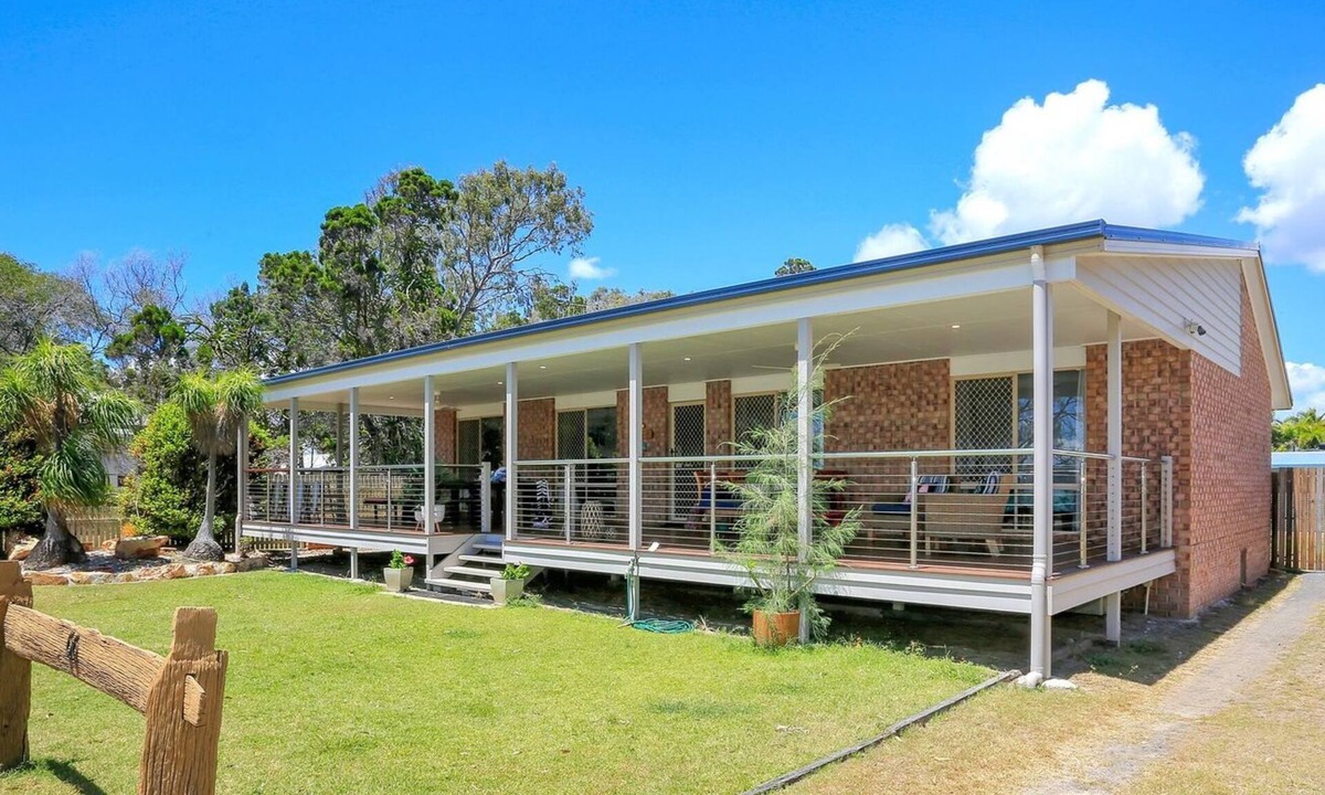 Woodgate House | Beach Front Spectacular! @ 66 The Esplanade WOODGATE