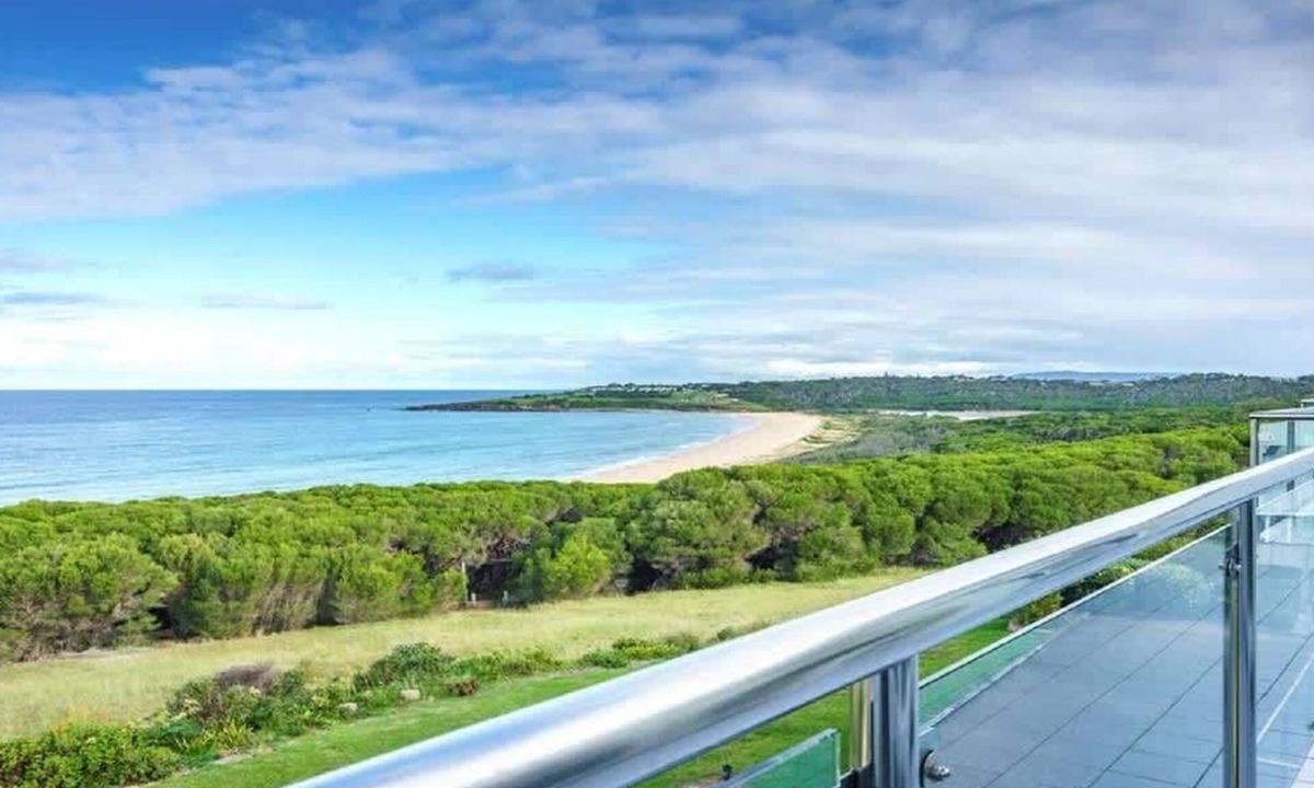 Tura Beach Apartment | Beach Front Surf Circle, Tura Beach