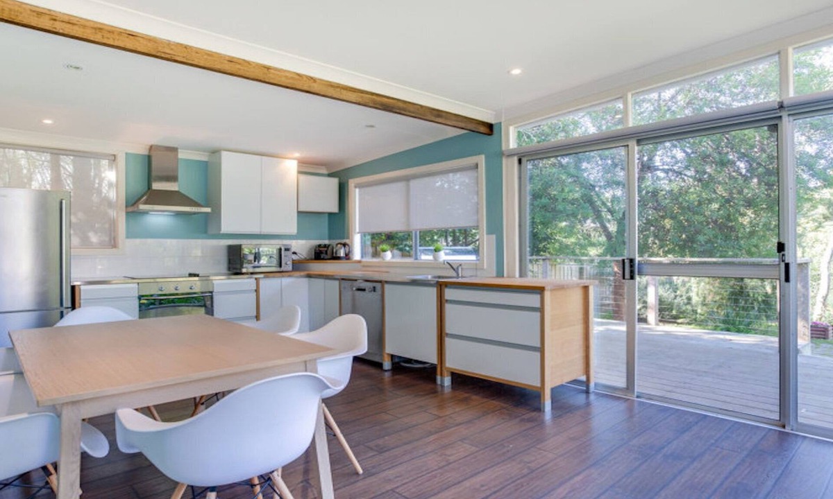 Shoreham House | BEACH RETREAT - Old Shoreham: 4Bed, Walk 2 Beach Cafe/GenStore, Family Friendly!