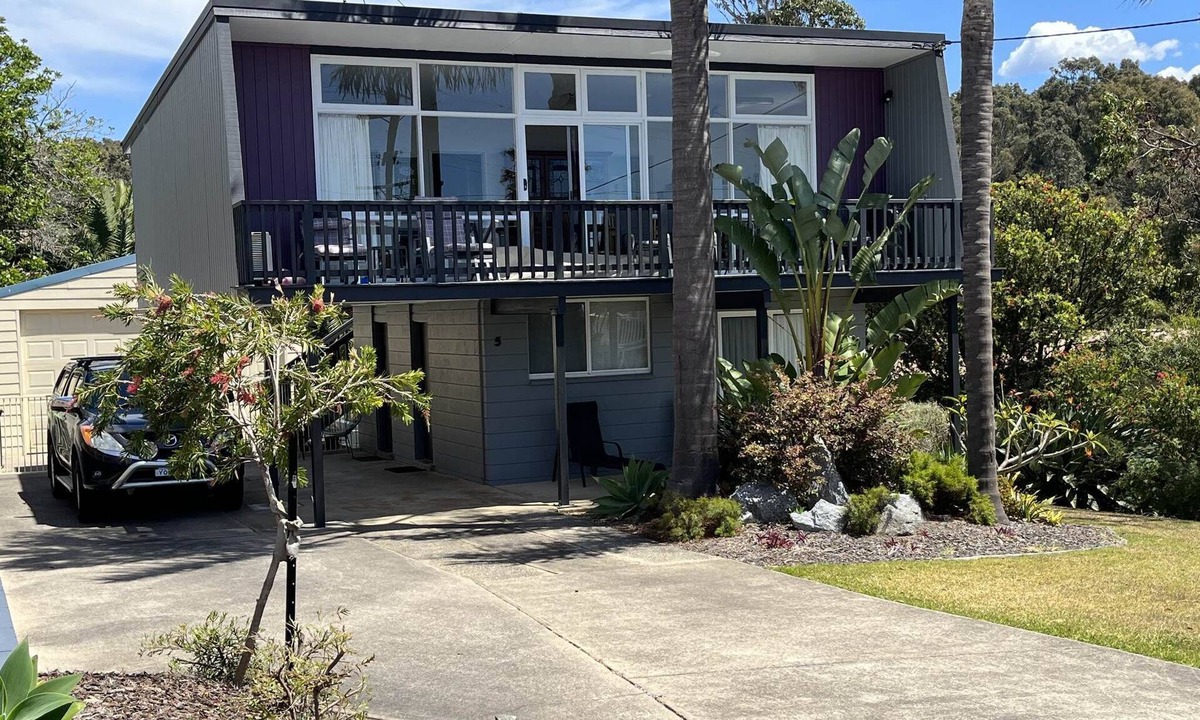 Malua Bay House | Beachburra - the classic beach holiday home!