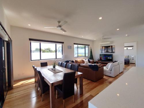 Smiths Beach House | Beachcomber Sunset