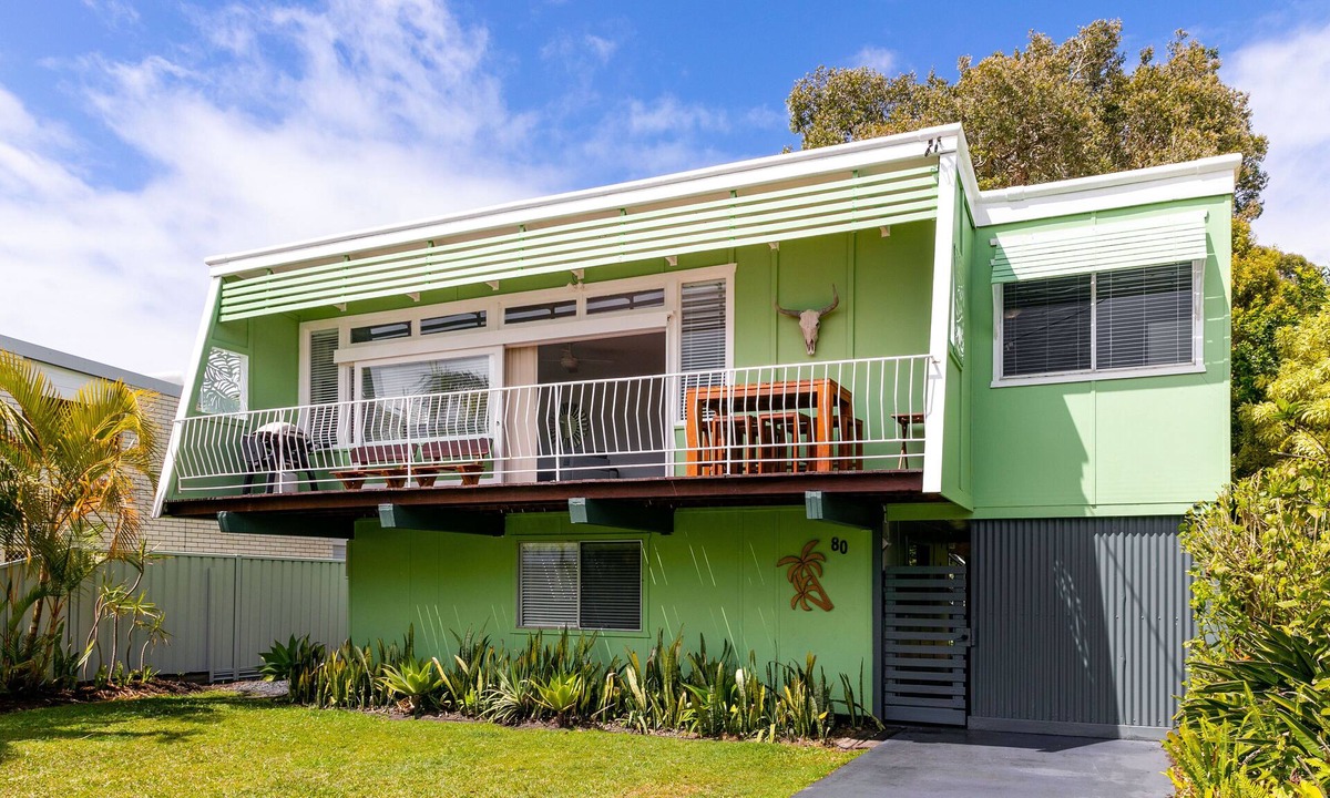 Yamba House | BEACHED @ YAMBA - Water Views, Pet Friendly and Air-con