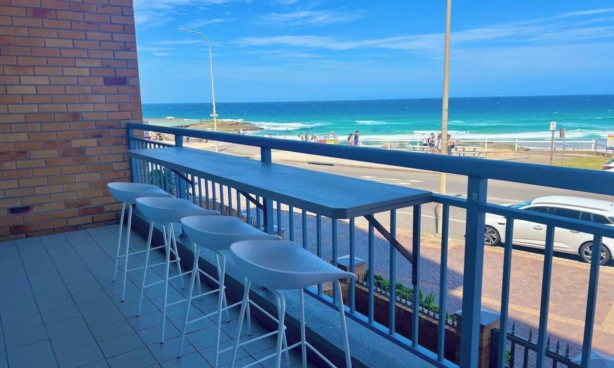 Newcastle Apartment | Beachfront Apartment | Pool, Tennis & Parking