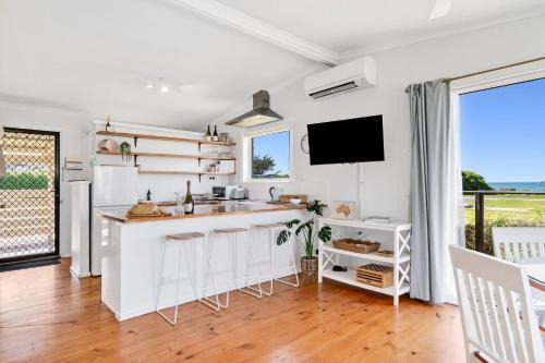Apollo Bay Apartment | Beachfront Apartment at Apollo