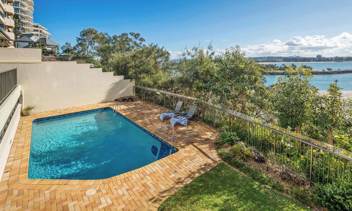 Buddina Apartment | Beachfront Beauty in Buddina