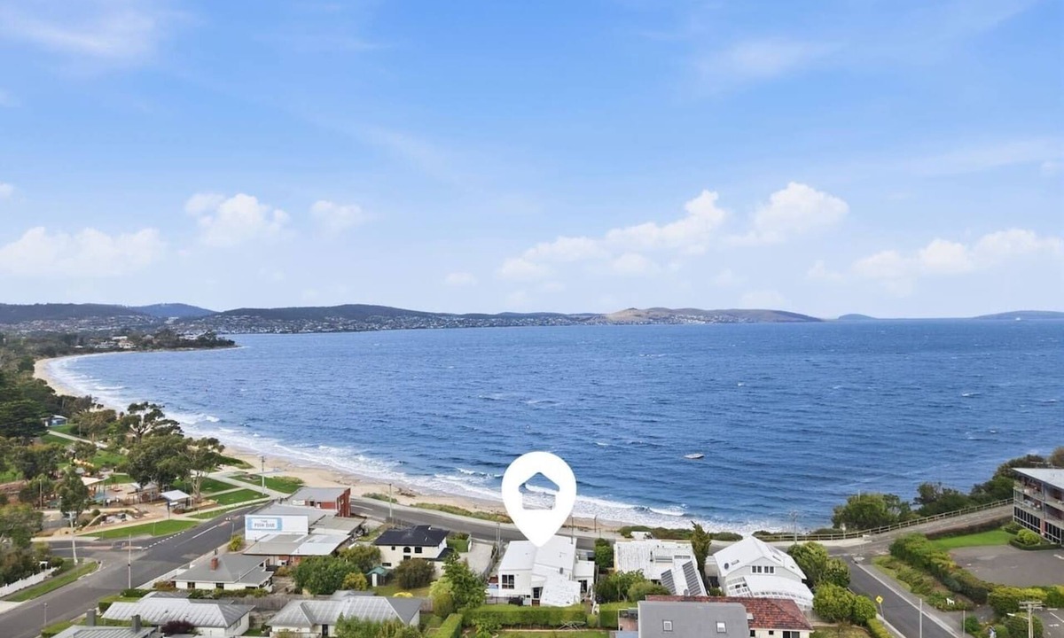 Bellerive House | Beachfront Beauty Bellerive