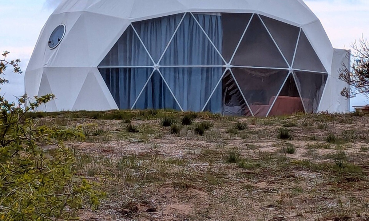 Minlacowie Apartment | Beachfront Dome- Eco-Friendly Glamping Dome! Linen provided!