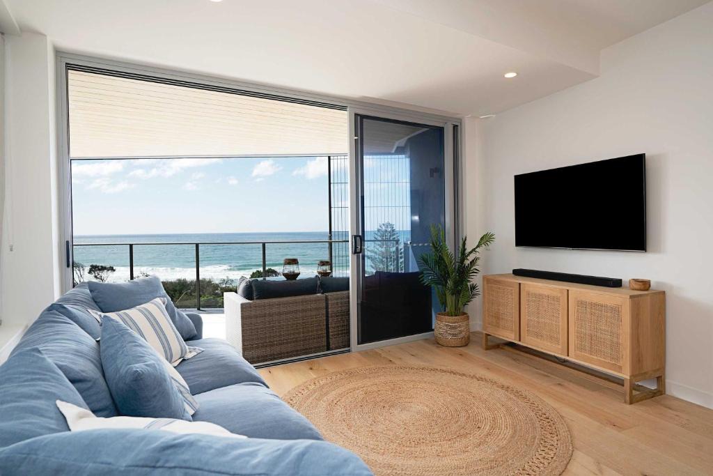 Alexandra Headland Apartment | Beachfront Escape at Beach Life with Ocean Views