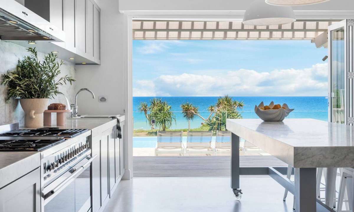 Coffs Harbour House | Beachfront Escapes ~ Luxury Beach Mansion