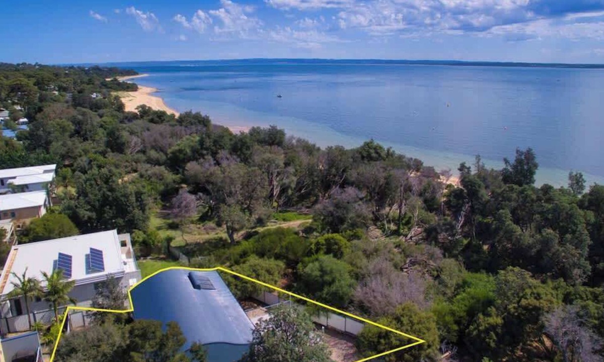 Cowes House | Beachfront Family Home w/Patio & BBQ