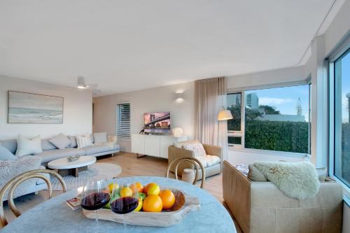 Alexandra Headland Apartment | Beachfront Freshly Renovated 2 BR Walk to Surf & Dining