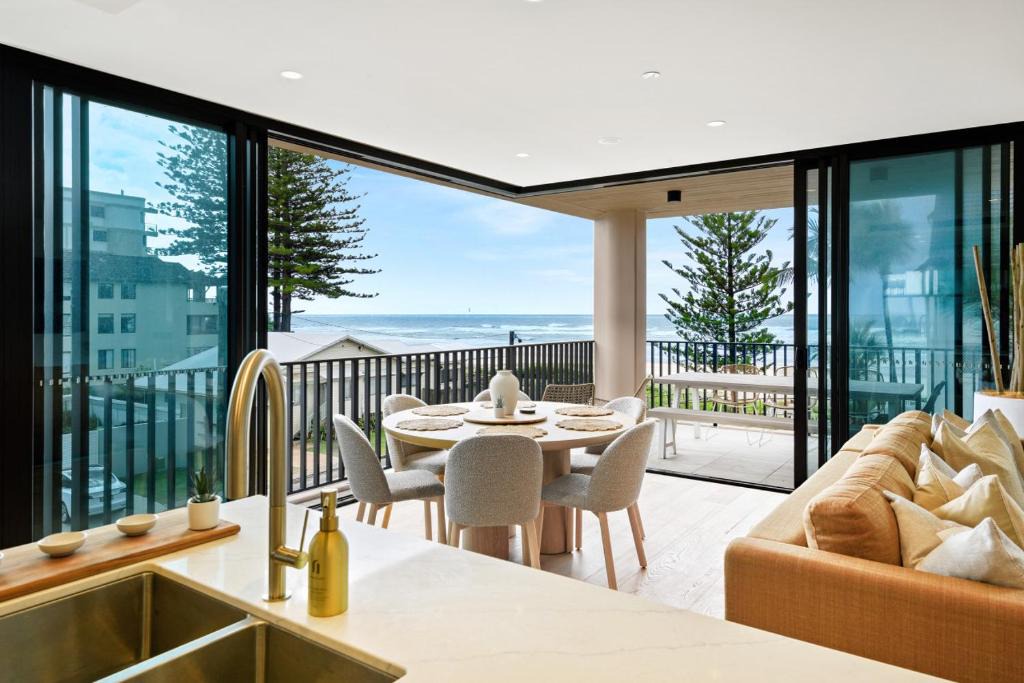 Palm Beach Apartment | Beachfront Luxury Palm Beach