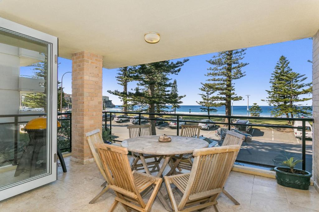Manly Apartment | Beachfront on Golden Mile