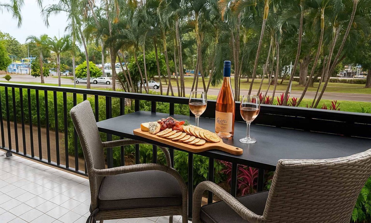 North Ward Apartment | Beachfront Strand Stay - 2BR Near Waterpark & The Strand, Townsville