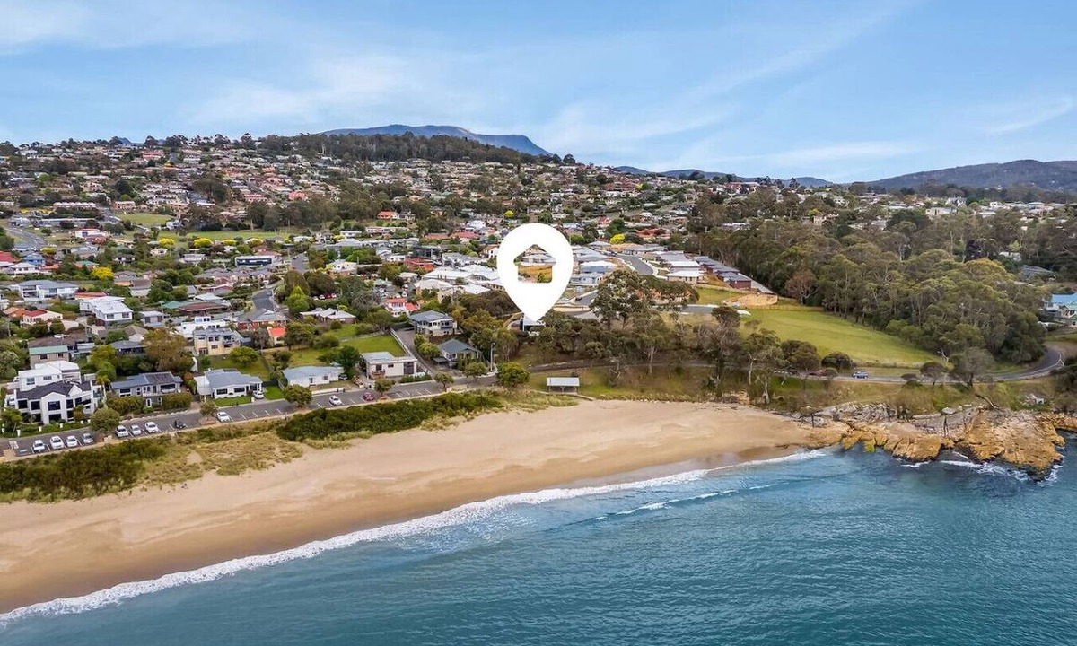 Blackmans Bay Apartment | Beachfront W/Breathtaking Views
