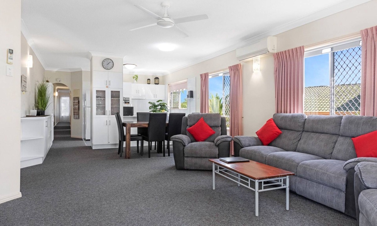 Torquay Apartment | Beachside 2-Bed Apartment with Secure Parking