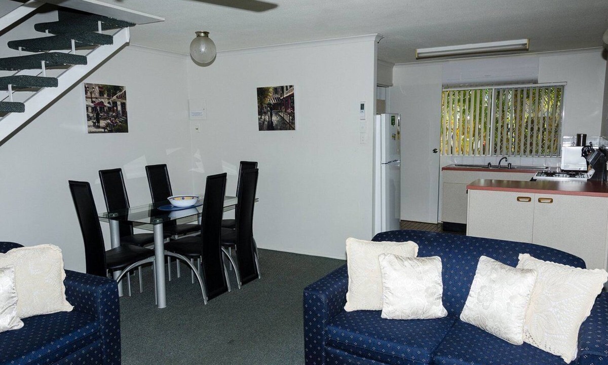 Torquay Apartment | Beachside 2 bedroom apartment with pool