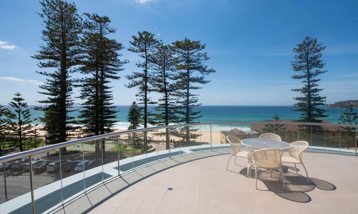 Manly Apartment | BEACHSIDE BEAUTY IN MANLY- PENTHOUSE APT 18